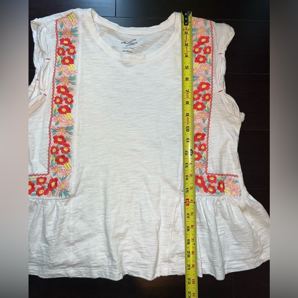 Francescas Boho Embroidered Peplum Top White Sleeveless Floral Medium - Picture 6 of 10